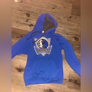 Size small Dallas Mavericks sweatshirt. No damages original drawstrings.